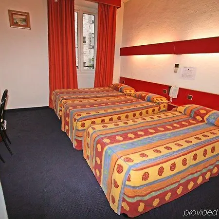 Ozz Hostal *